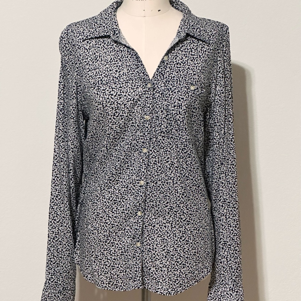 Maurice’s  Black and White Floral Button Down Shirt Blouse‎ Size M